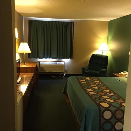 Super 8 By Wyndham Parsonsモーテル エクステリア 写真